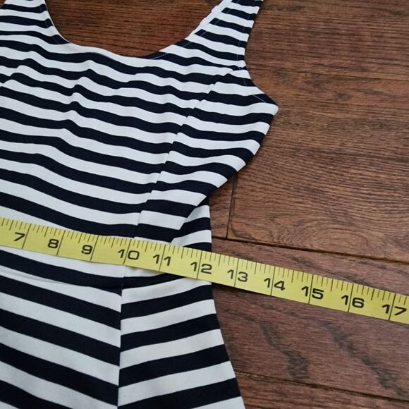 H&M DIVIDED Striped Skater Dress Women’s Size 4 Silhouette Fairy Flattering NEW - Picture 3 of 6